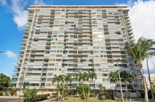 1 BEDROOM APARTMENT, REMODELD WITH OCEAN & POOL VIEW