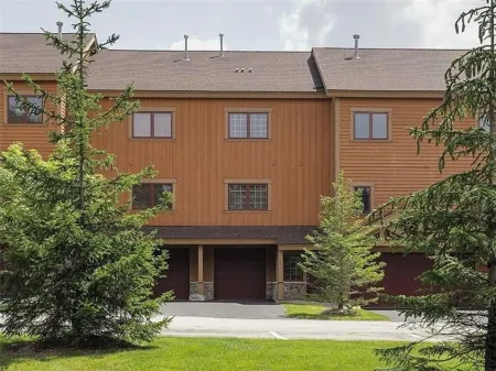 Mountain top spacious townhome in 7 Springs Southwind