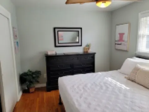 Renovated 2 Bedroom, Near VB Vibe District, Surf Park & Dome!