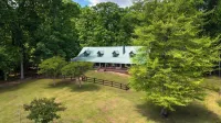 Cabin on 35 acres w/private lake for fishing, fenced yard, hot tub, pool table