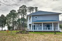 Waterfront Scotland Beach Retreat w/ Private Beach - parking