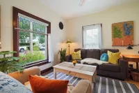 Charming 2-bedroom house in Viroqua with AC