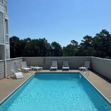 Salty Paws. Pet Friendly. Minutes to Beach. Horizon Ocean Views.