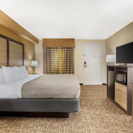 Quality Inn & Suites Spring Lake - Fayetteville Near Fort Liberty