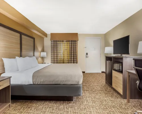 Quality Inn & Suites Spring Lake - Fayetteville Near Fort Liberty Hotels in Spring Lake