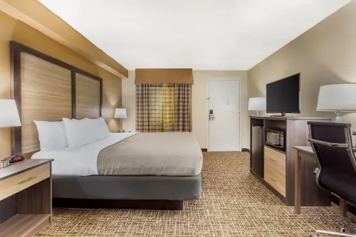 Quality Inn & Suites Spring Lake - Fayetteville Near Fort Liberty Hotel a Spring Lake