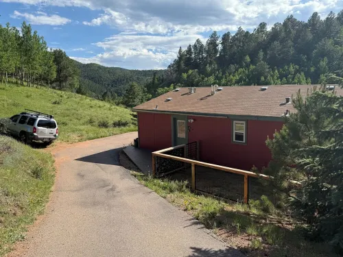 Cozy cabin. Quiet valley. Hot tub & views. Close to everything CO has to offer.