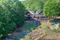 LAKE CHATUGE, Your own private resort, 9 Bdrm, Pickleball, Pool, Boat Rental