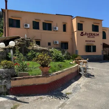 Avernum Relais Hotel e Ristorante Các khách sạn gần Thị trấn Baia