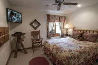 Firefly - Handcrafted Log Cabin - Near River and Smoky Mountain Railroad Hotels near Mingus Mill