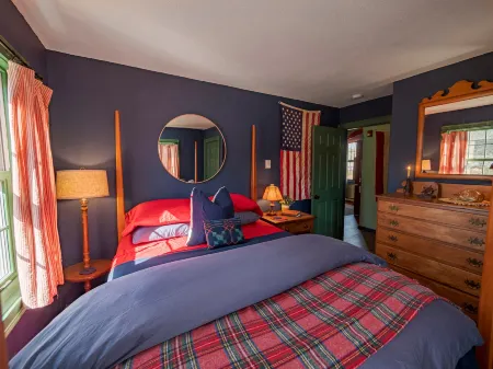 Historic Decor and Scenic Delights - Charming Nautical Retreat