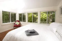 Serene Escape Beside Golf Course - Enchanting Rustic