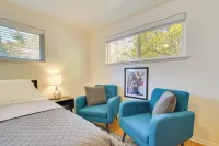 Hot Tub, 5 Mi to Dtwn! Newly Updated Seattle Home - Country Houses