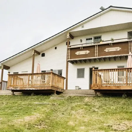 Cozy Spacious with Private Deck | on Cabot Trail | Unit 15 @ Great Cabot Lodge