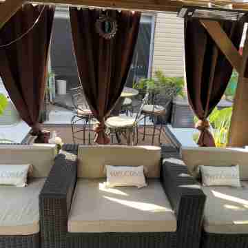 Spacious 3-bedroom apartment in awesome Chicago with AC, WiFi Others