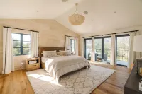 Ojai Luxury 6.5 Miles to Ojai, Pool, Spa,Yoga Dome, Pickle Ball, Magical Gardens