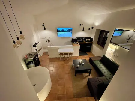 The Barn suite with overhanging rooftop terrace Отели в г. Норма