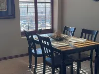 Cozy upstairs apartment in lovely Altus with downtown view, AC, WiFi Hotels in Altus
