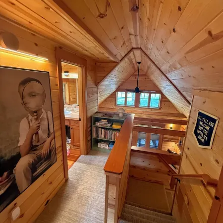 Charming Waterfront Cabin in McKenzie Bridge with WiFi, AC