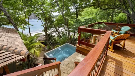 Beachfront 3 Bedroom Villa steps from the beach! Отели в г. Manzanillo