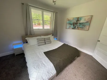 Heated Pool Retreat & Stunning Fall Foliage Await!