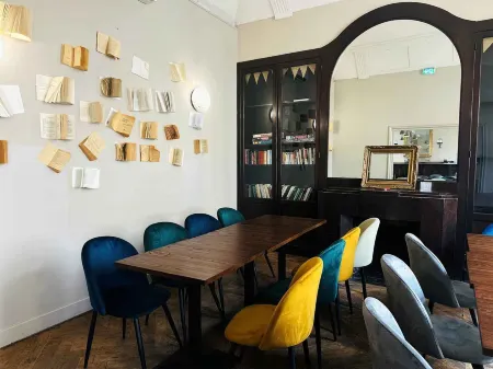 Auberge de jeunesse HI Avignon Отели рядом с достопримечательностью «Папский дворец»