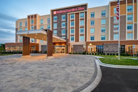 Hilton Garden Inn Lansing/West Отели в г. Waverly