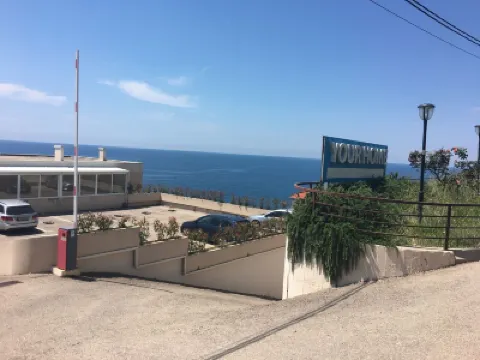 Cozy apartment with the gorgeous sea view, pool and private beach Hotels in 