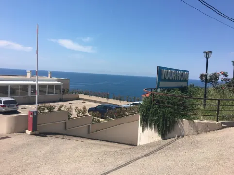 Cozy apartment with the gorgeous sea view, pool and private beach