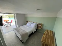 Cabin with jacuzzi, lake view and close to the Guatapé stone. Pet friendly