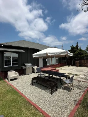 Bespoke 3-bedroom cottage with AC in vibrant Los Angeles near LAX/Sofi/Kia Forum