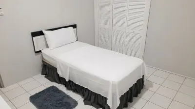 Awesome Homes - Blu View<br>7 minutes walk to the beach. 비지 비치 주변 호텔