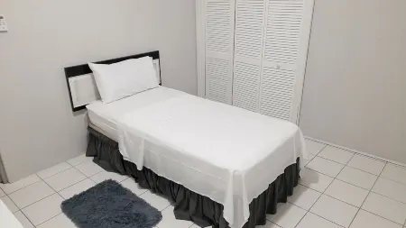 Awesome Homes - Blu View<br>7 minutes walk to the beach.