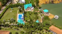 Luxury villa/jet ski/boat/launch/reservoir front/wifi