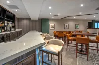 DoubleTree by Hilton Lansing - bar