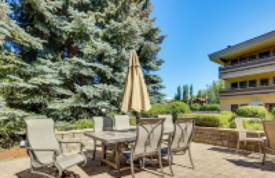 距離太陽谷度假村2英里：可步行的公寓！