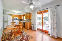Family-Friendly Waterloo Abode w/ Deck! - Homestays