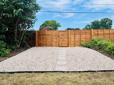 Entertainment District Retreat in Arlington- Short walk to the stadiums!