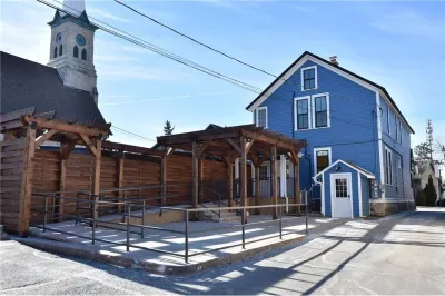 The Washington Suite on the main street in Downtown Cedarburg Hotels near Bohemia