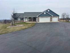 The Lakeview House-Stunning Views-Game Room