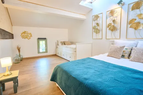 Longère en Pierres, au Bord du lac & Proche Océan