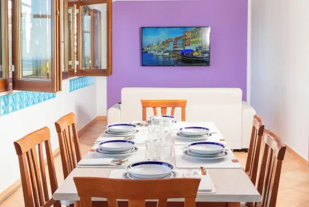 House with sea view, parking and private beach.