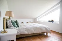 Hill with fabulous views Dam with swimming pool Hotels in Montargil