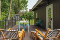 Cozy 2-bedroom house in charming Kingston with AC, WiFi