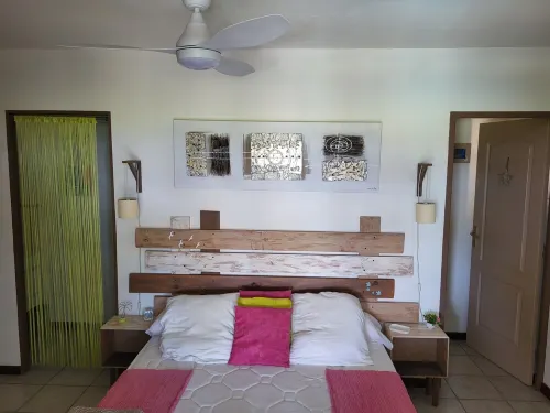 Blue" apartment facing the pool