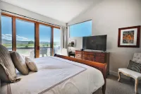 Luxury 2Br Park City Retreat with Mountain & Preserve Views & Saltwater Hot Tub