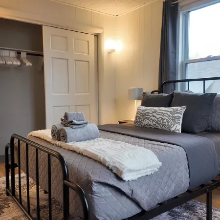 Newly Refreshed 3bd Spacious Unit Minutes from 290