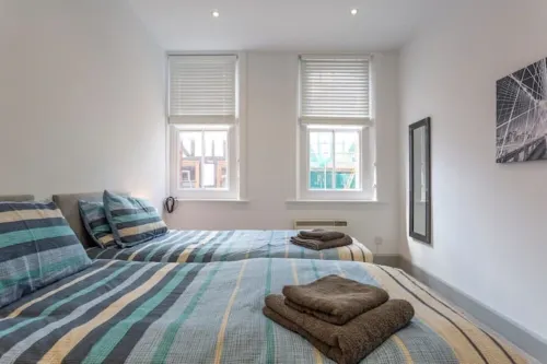 Spacious Central Chic Apartment - Simply Check In