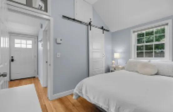 Charming 1-bedroom cottage just steps from Island Park Beaches Hotels in Portsmouth