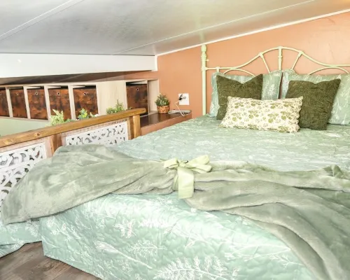 Tiny Cottagecore House in Miami. Walking distance to Hialeah Hospital! Hotels in Hialeah